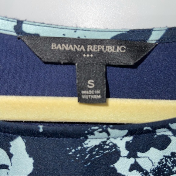 Banana Republic Short Sleeve Blouse Size S Blue Floral Print - Picture 3 of 9